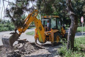 начат ремонт тротуара по улице Ленинградской в Бендерах