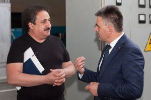 На «Молдавкабеле» прошла встреча спикера с руководителями предприятий Бендер, входящих в СПАПП.
Вадим Красносельский: «В непростой экономической ситуации мы должны опираться на мнение производственников, экспортеров, их опыт и потенциал, создавать благоприятные условиях для их деятельности». 17.06.2016