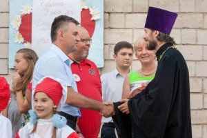 Вадим Красносельский: «Наши традиции – это наша православная вера». Депутаты Верховного Совета чествовали семейные пары с. Бутор Григориопольского района, отметившие 25-летие совместной жизни. 11.07.2016