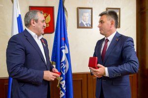 Руководство парламента снова в Москве. С коллегами из Госдумы спикер Вадим Красносельский и вице-спикер Галина Антюфеева обсудили участие приднестровских россиян в выборах в нижнюю палату российского парламента 18 сентября 2016 г. 13.07.2016